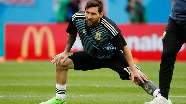 Argentina beat Nigeria 2-1 and qualify for the round of 16 Argentina beat Nigeria 2-1 and qualify for the round of 16