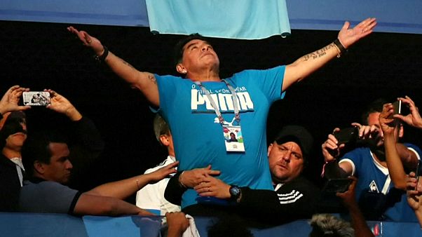 Maradona, atendido por una subida de tensión durante el Argentina-Nigeria Maradona, atendido por una subida de tensión durante el Argentina-Nigeria