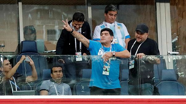 مارادونا خلال مواجهة الأرجنتين ونيجيريا مارادونا خلال مواجهة الأرجنتين ونيجيريا