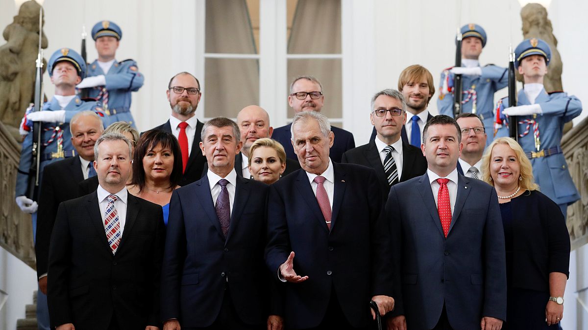 Andrej Babis renomeado para liderar governo checo.