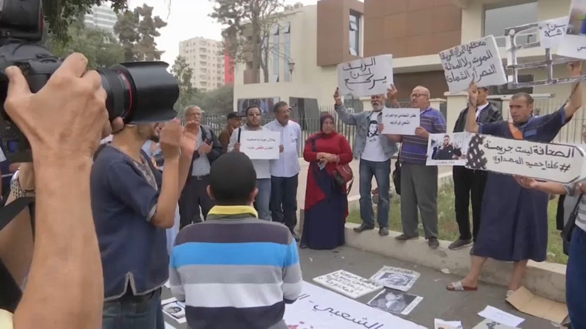 احتجاجات ضد قرار المحكمة التي قضت بسجن الزفزافي بالدار البيضاء