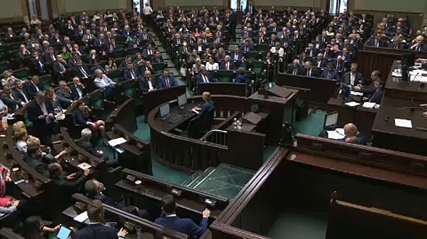 Enyhítették a náci bűnökre vonatkozó lengyel törvényt Enyhítették a náci bűnökre vonatkozó lengyel törvényt