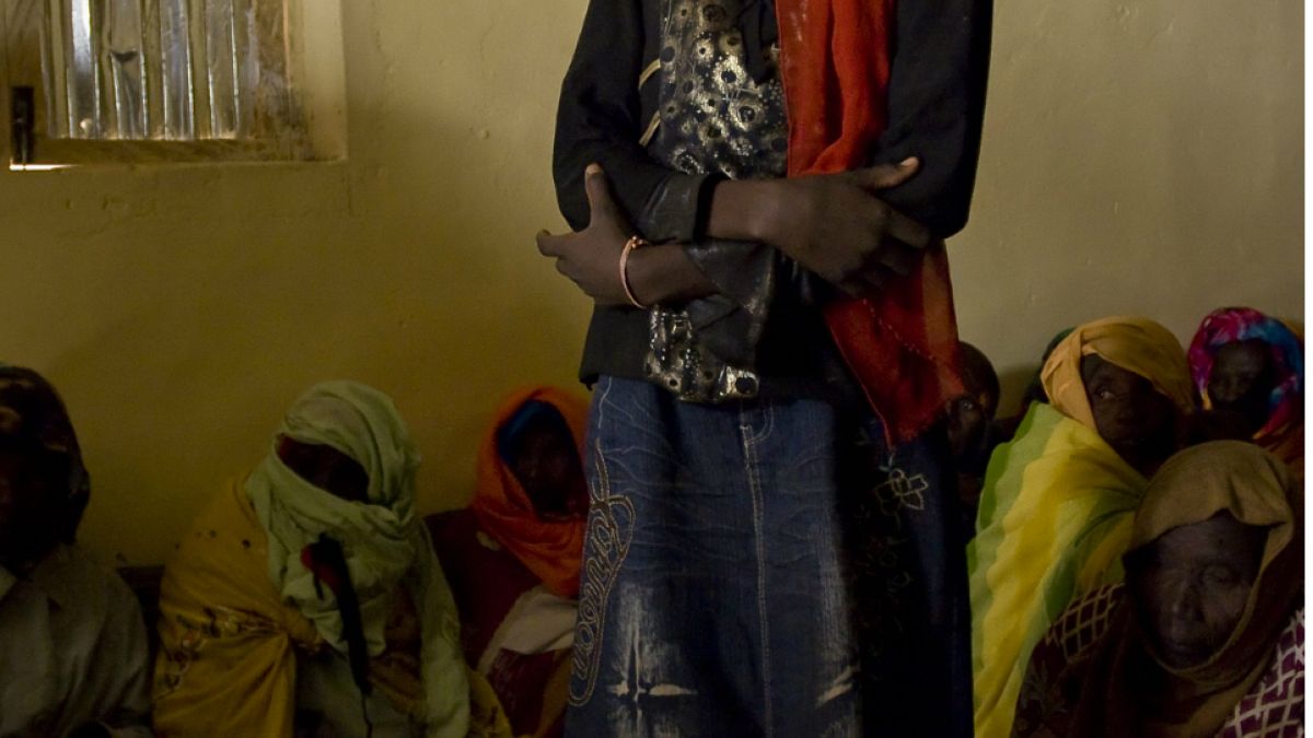 السودانية نورا حسين قاتلة زوجها المغتصب تنجو من عقوبة الإعدام 