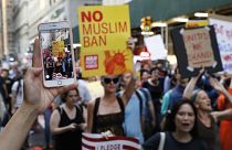 Cientos de personas salen a las calles en Nueva York para protestar contra el tercer veto migratorio de Donald Trump