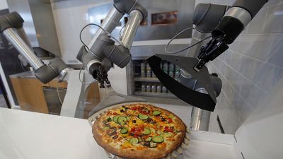 Voici le robot-pizzaïolo
