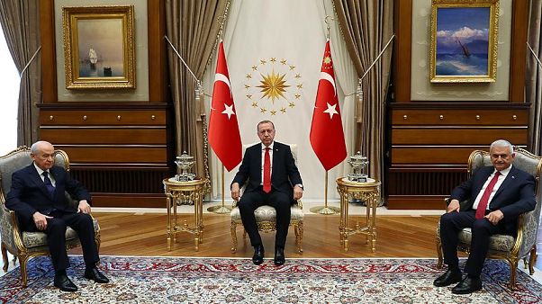 Erdoğan ve Bahçeli seçim sonrası ilk kez bir araya geldi Erdoğan ve Bahçeli seçim sonrası ilk kez bir araya geldi