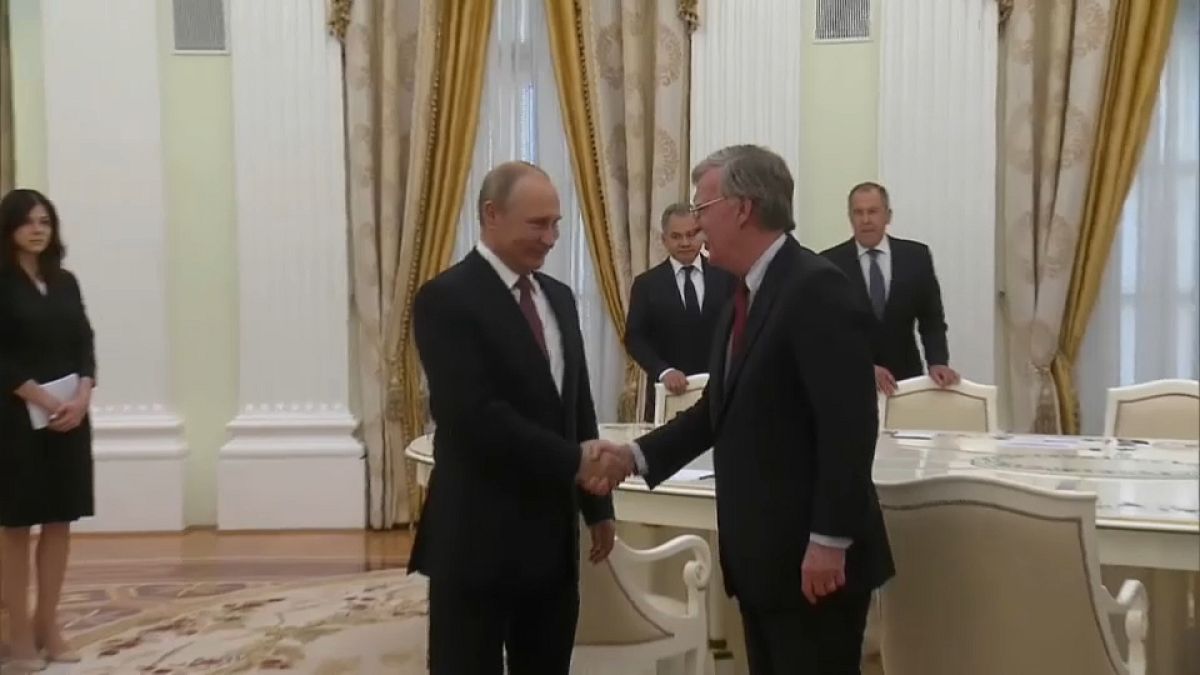 Bolton pacta con Putin una cumbre con Trump