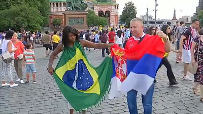هواداران صرب با لباس ابرقهرمانان برای بازی مقابل برزیل آماده ی‌شوند