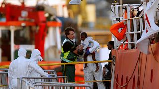 Kikötött Máltán a menekülteket szállító Lifeline nevű hajó