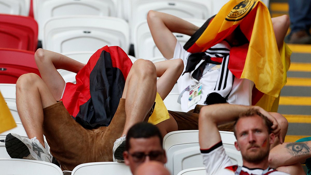 Verzweifelte Fans nach der deutschen Niederlage gegen Südkorea.