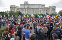 Δεν πέρασε πρόταση μομφής στο Βουκουρέστι - Στο δρόμο αντικυβερνητικοί διαδηλωτές