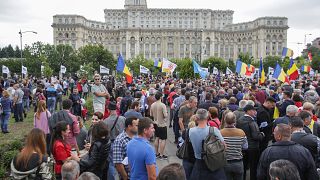 Δεν πέρασε πρόταση μομφής στο Βουκουρέστι - Στο δρόμο αντικυβερνητικοί διαδηλωτές