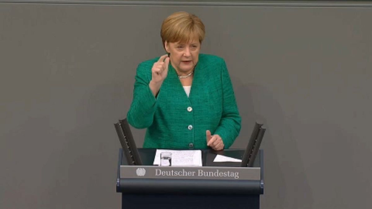 Merkel: most kell összefogni, nagy a tét