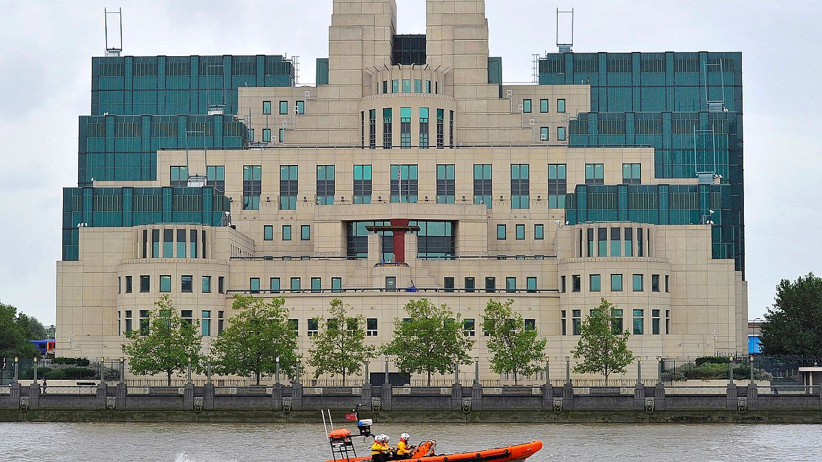 مبنى المخابرات البريطانية في لندن