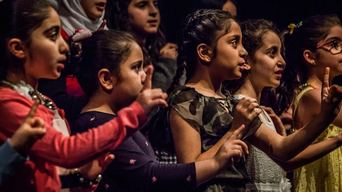 أطفال سوريون بكندا يرفضون المشاركة في مهرجان فني بأمريكا تخوفاً من الحدود 