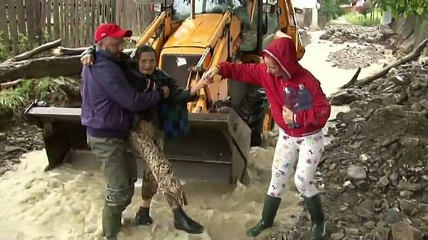 Quinientas casas inundadas por lluvias torrenciales y deshielos en Rumanía Quinientas casas inundadas por lluvias torrenciales y deshielos en Rumanía