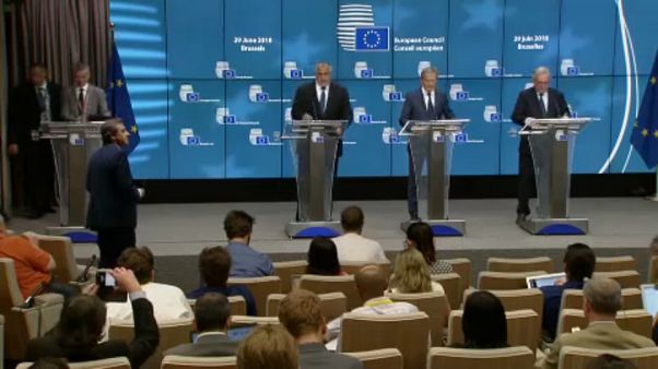 Borisov, Tusk e Juncker no final da cimeira Borisov, Tusk e Juncker no final da cimeira