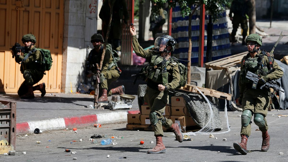 İsrail askerleri Gazze'de iki Filistinliyi öldürdü