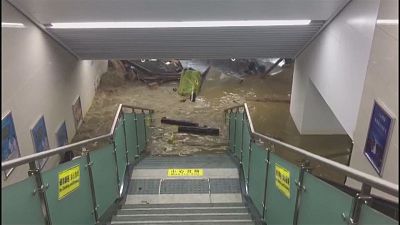 U-Bahn steht unter Wasser