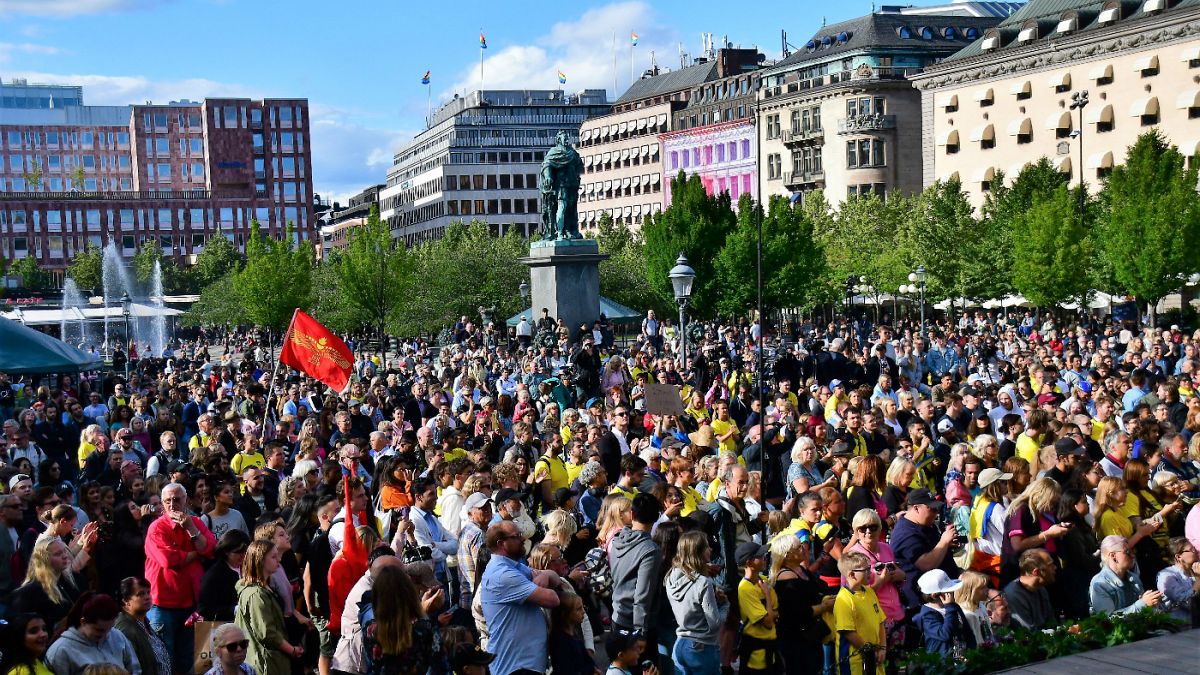 İsveç'te 2 bin kişi Türk asıllı oyuncu Jimmy Durmaz'a destek için toplandı