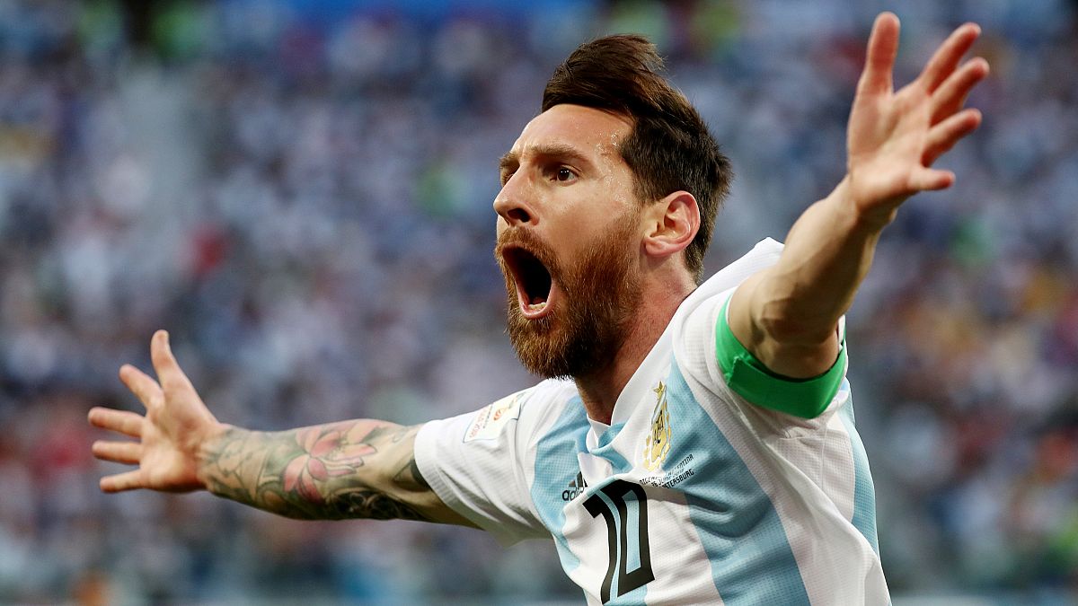 الأرجنتيني ليونيل ميسي يحتفل بتسجيل هدفه الأول على نيجيريا - رويترز