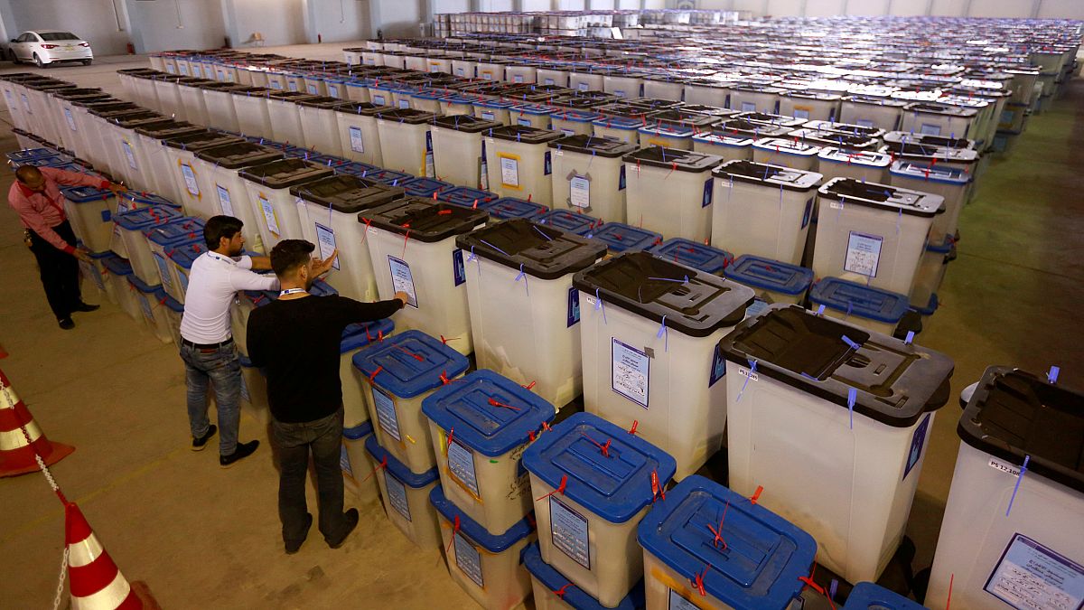 مفوضية الانتخابات العراقية تقول إن إعادة فرز الأصوات يدويا ستبدأ يوم الثلاثاء