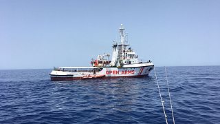 La deputata europea Forenza a bordo dell'Astral, Ong salva 60 migranti