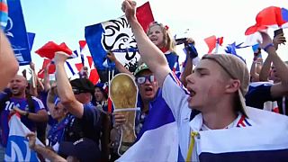 Adeptos franceses celebram vitória em Kazan
