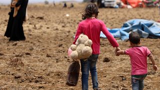 Deraa tartománybeli gyerekek egy Golan-fennsíkhoz közeli menekülttáborban