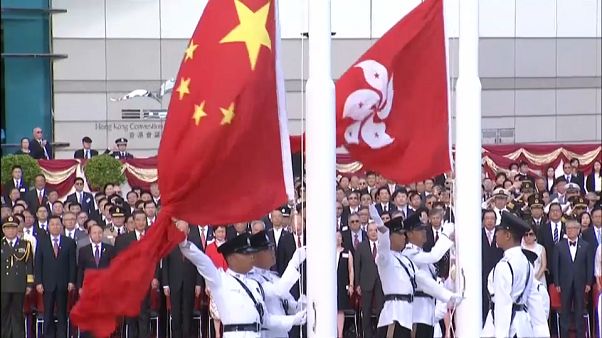 Hong Kong conmemora su vuelta a China entre protestas Hong Kong conmemora su vuelta a China entre protestas