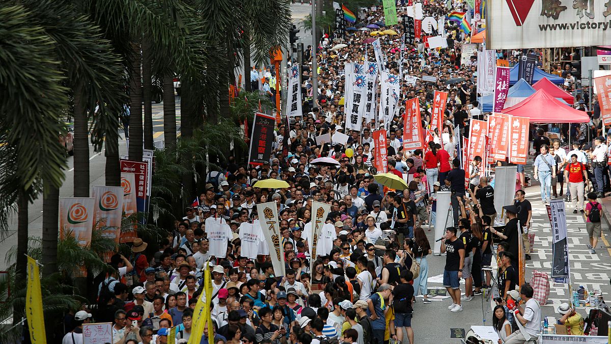 Les uns célèbrent le succès de la rétrocession de Hong-Kong, 21 ans après, d'autres dénoncent la mainmise de Pékin