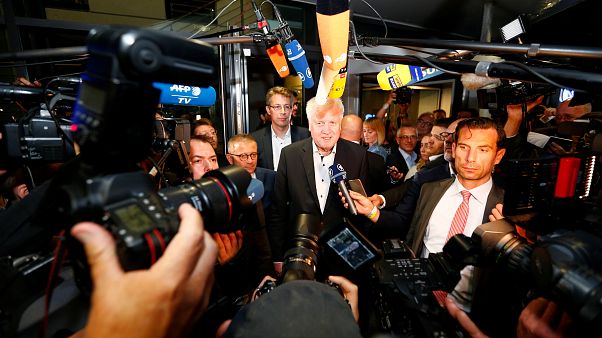 Seehofer ameaça deixar governo alemão Seehofer ameaça deixar governo alemão