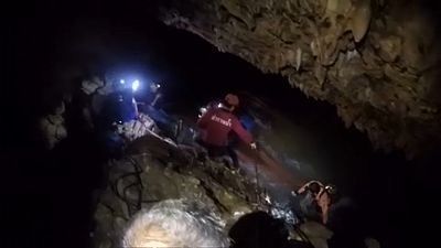 Kilenc nap után életben maradtak a thaiföldi barlangban