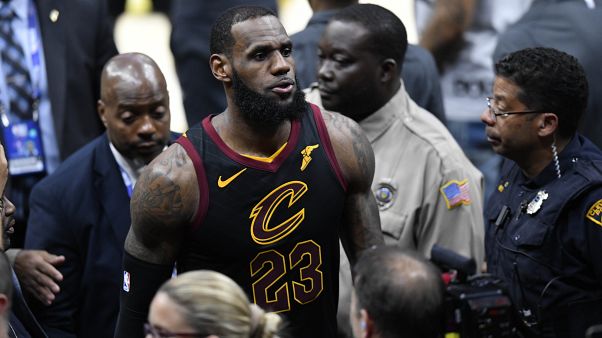 LeBron James ficha por los Lakers LeBron James ficha por los Lakers