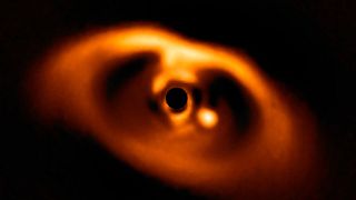 Επιστήμονες ανακάλυψαν και φωτογράφισαν ένα νεογέννητο εξωπλανήτη