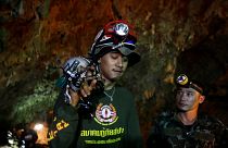Buscas às grutas na Tailândia recebem apoio internacional