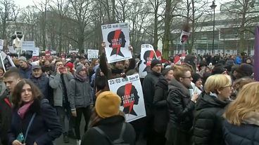 حظر الإجهاض في بولندا على الطاولة مجدداً وحقوقيون يدعون للتضامن