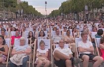 Елисейские поля превратились в кинотеатр