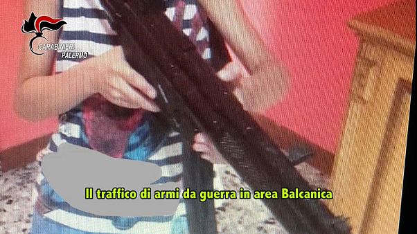 Waffen, Gold und Menschen geschmuggelt: 17 Verdächtige festgenommen Waffen, Gold und Menschen geschmuggelt: 17 Verdächtige festgenommen