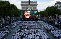 Paris: Freiluft-Kino auf den Champs-Élysées