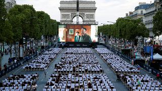 Τα Ηλύσια Πεδία στο Παρίσι έγιναν...θερινό σινεμά