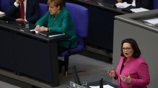 SPD e Liberais pedem responsabilidade no Governo alemão SPD e Liberais pedem responsabilidade no Governo alemão
