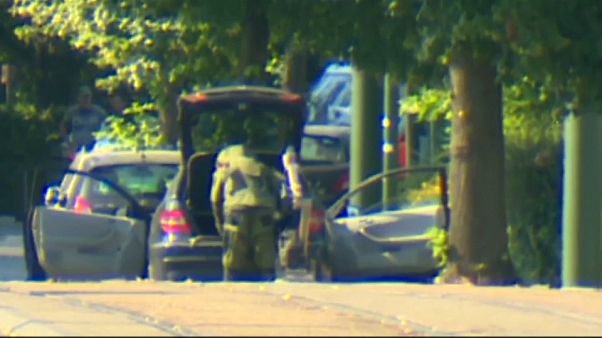 Paris'te İranlı muhaliflere yönelik saldırı hazırlığı içinde olan 3 kişi yakalandı Paris'te İranlı muhaliflere yönelik saldırı hazırlığı içinde olan 3 kişi yakalandı