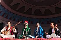 شادی و پایکوبی شهروندان افغانستان در جشنواره دمبوره 