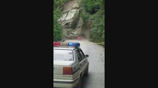Huge landslide cuts off road in southwest China