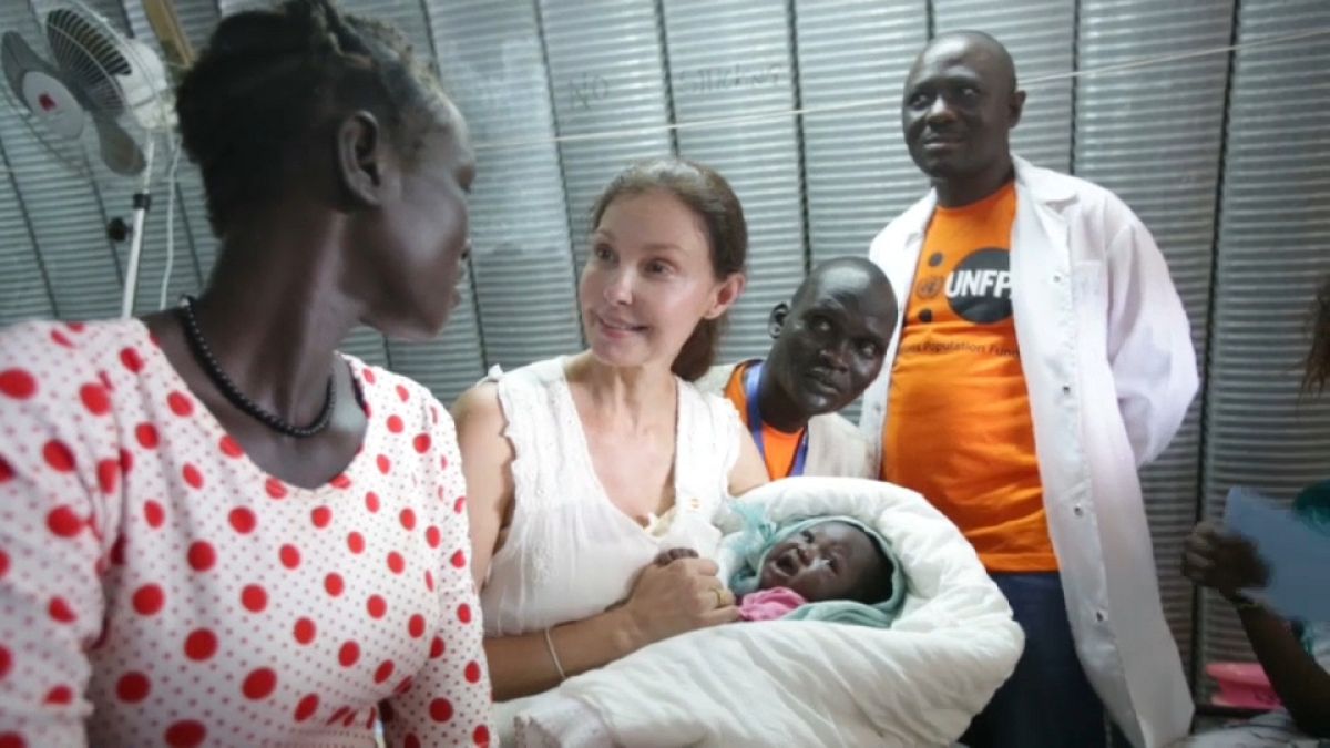 Ashley Judd visita vítimas de abusos sexuais no Sudão do Sul 