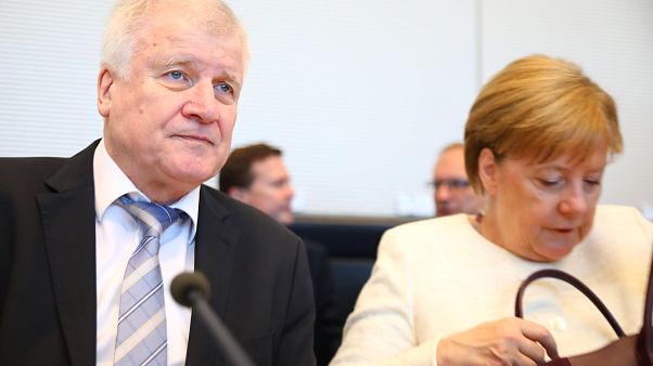 Merkel-Seehofer: "Nervenkrieg" und "Schmierentheater" Merkel-Seehofer: "Nervenkrieg" und "Schmierentheater"