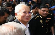  السلطات الماليزية تعتقل رئيس الوزراء السابق نجيب عبد الرزاق 
