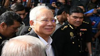  السلطات الماليزية تعتقل رئيس الوزراء السابق نجيب عبد الرزاق