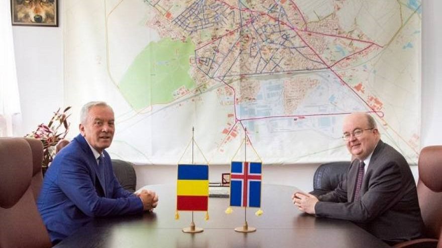 Romania flag gaffes: Iceland flag mistaken for UK's in official meeting